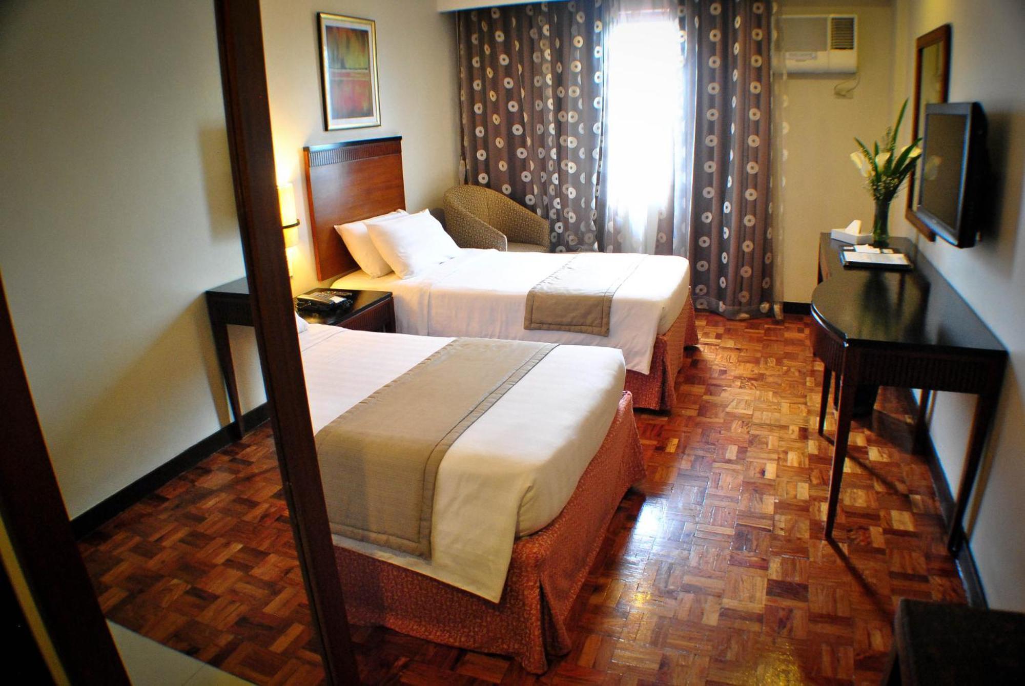 Fersal Hotel Neptune Makati Makati City Exterior foto
