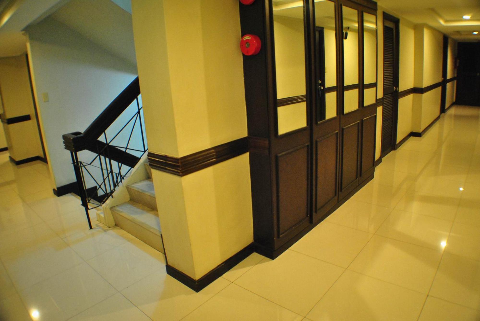 Fersal Hotel Neptune Makati Makati City Exterior foto