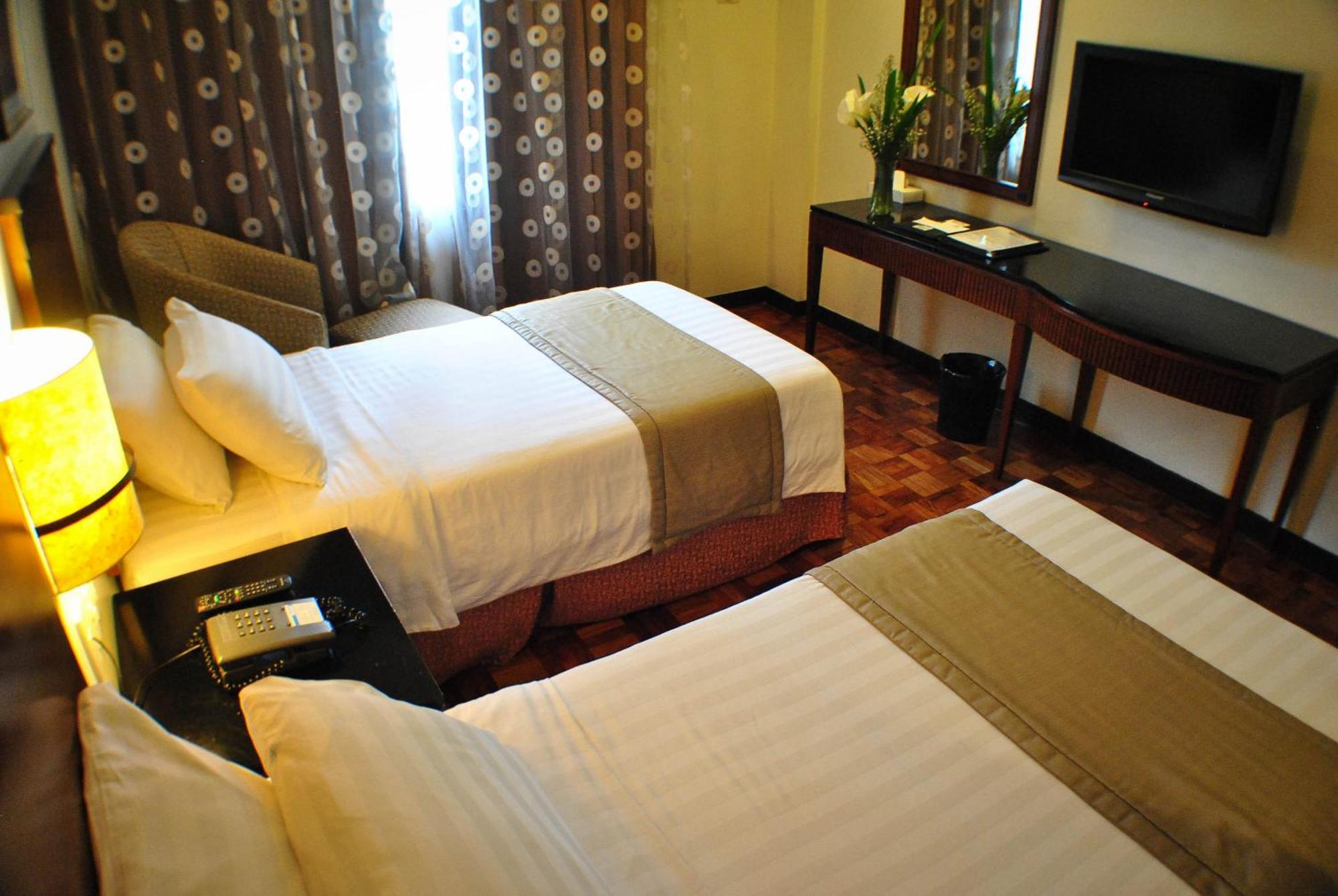 Fersal Hotel Neptune Makati Makati City Exterior foto
