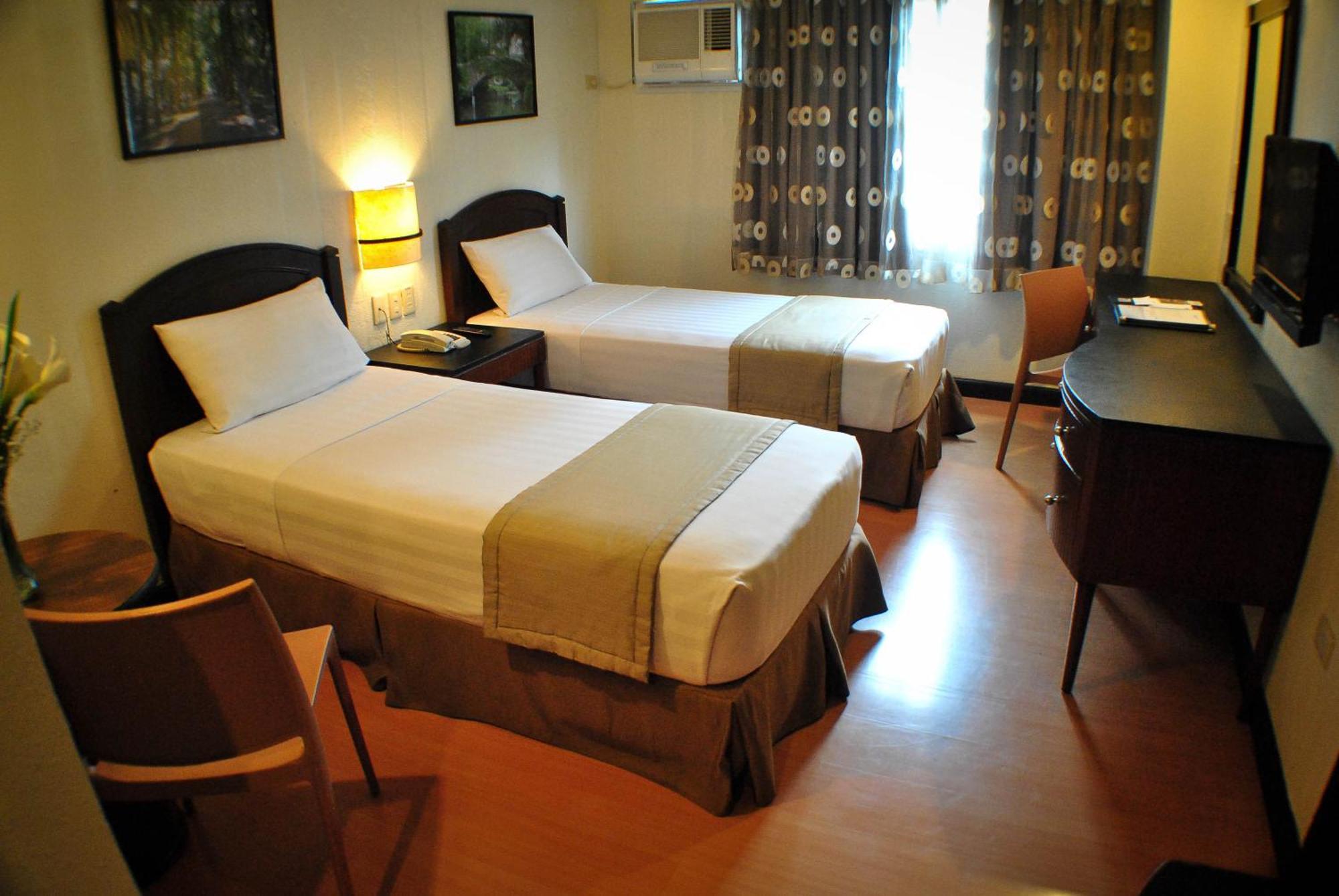 Fersal Hotel Neptune Makati Makati City Exterior foto
