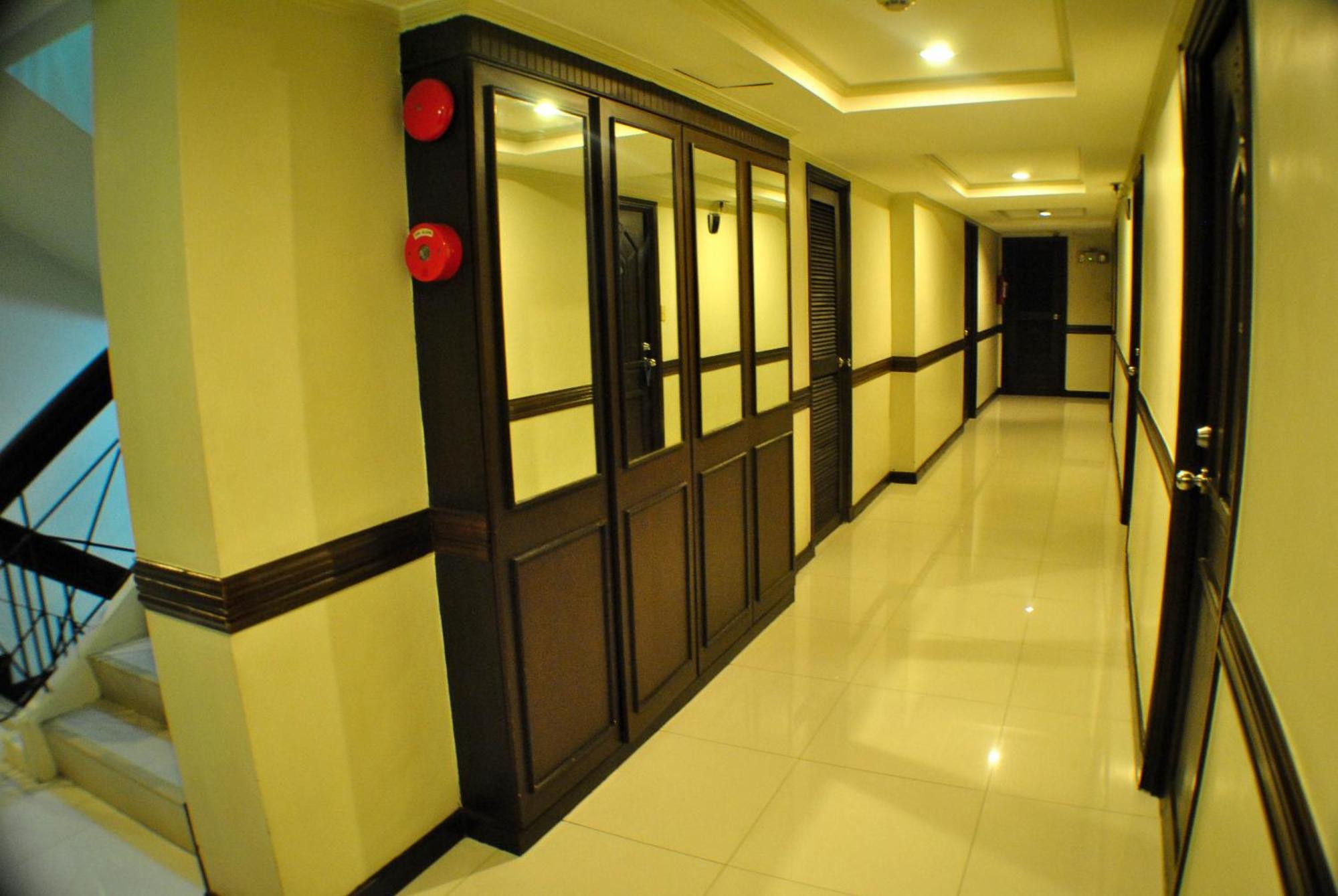Fersal Hotel Neptune Makati Makati City Exterior foto
