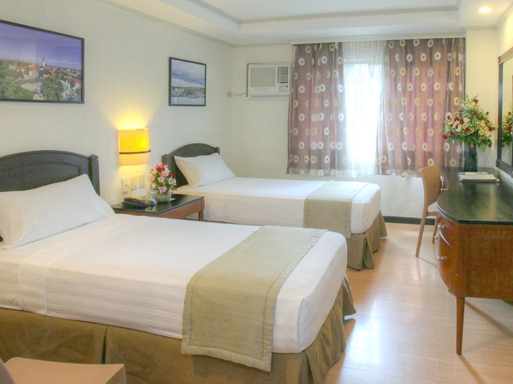 Fersal Hotel Neptune Makati Makati City Exterior foto