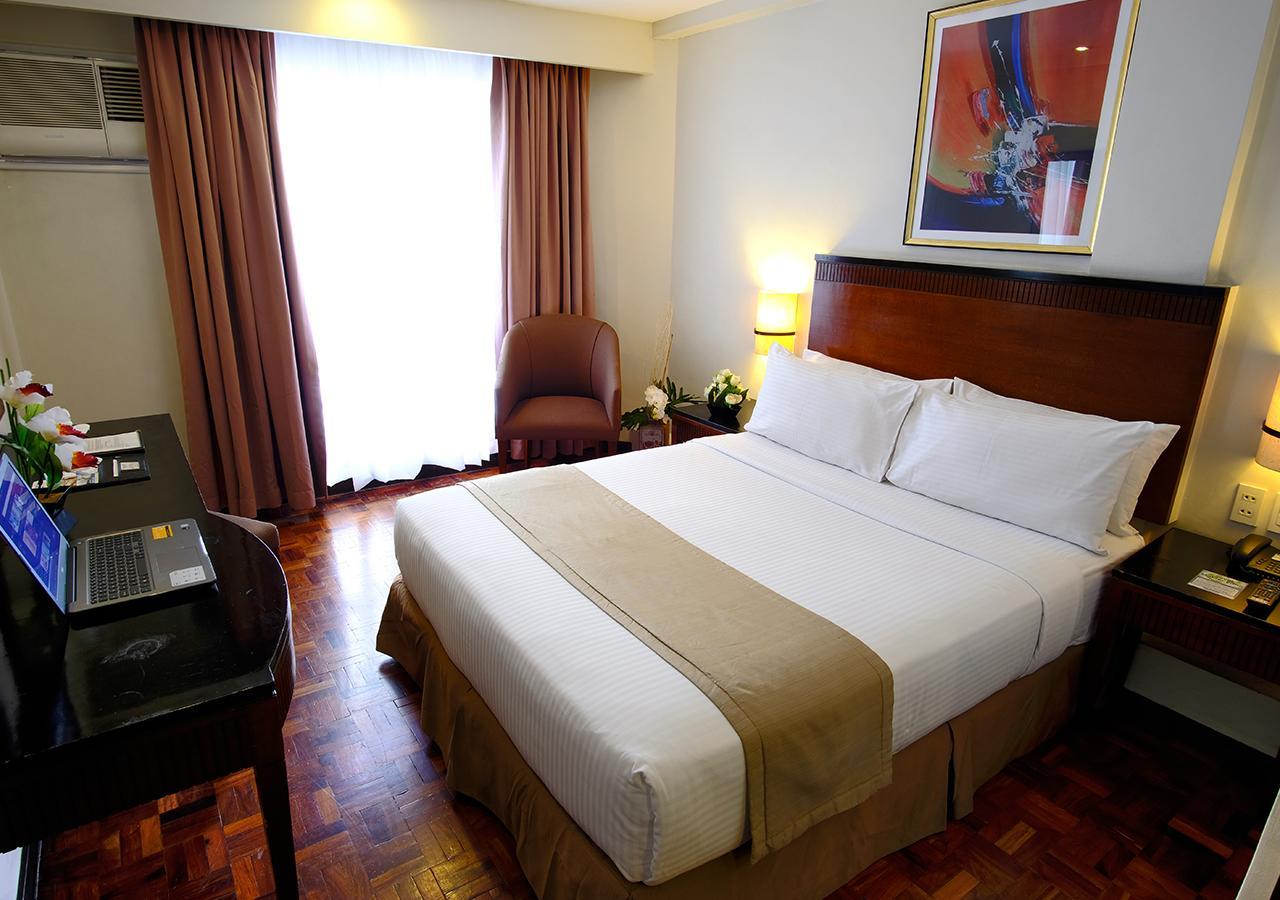 Fersal Hotel Neptune Makati Makati City Exterior foto