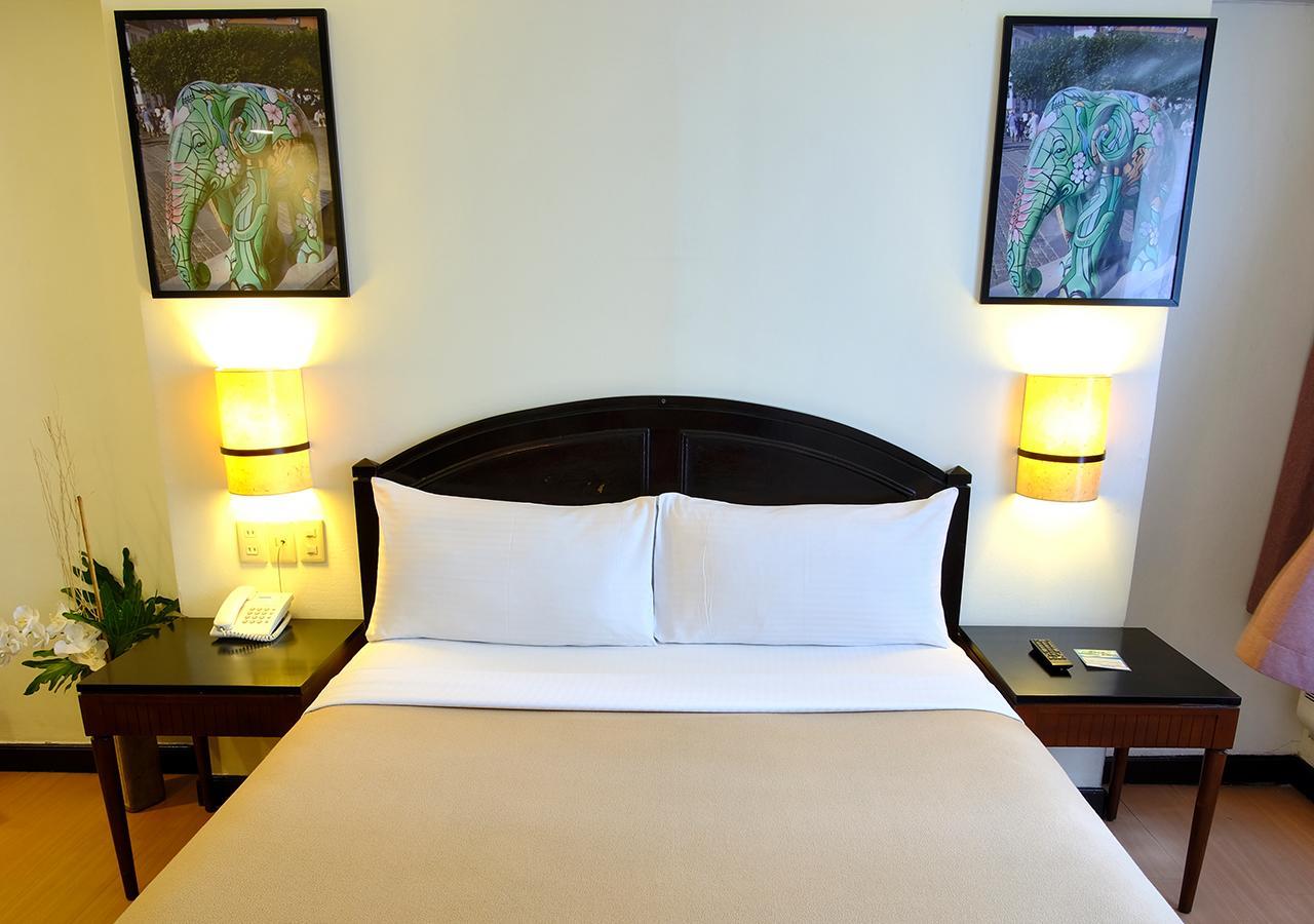 Fersal Hotel Neptune Makati Makati City Exterior foto